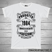 Carica l'immagine nel visualizzatore di Gallery, T-shirt per festa di compleanno PRODOTTO NEL 1984 INVECCHIATO ALLA PERFEZIONE