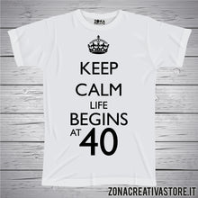 Carica l'immagine nel visualizzatore di Gallery, T-shirt per festa di compleanno KEEP CALM LIFE BEGINS AT 40