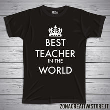 Carica l&#39;immagine nel visualizzatore di Gallery, T-shirt scuola e maestra BEST TEACHER IN THE WORLD