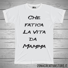 Carica l'immagine nel visualizzatore di Gallery, T-shirt per la festa della mamma CHE FATICA LA VITA DA MAMMA