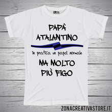 Carica l'immagine nel visualizzatore di Gallery, T-shirt festa del papà PAPA' ATALANTINO IN PRATICA UN PAPA' NORMALE MA MOLTO PIU' FIGO