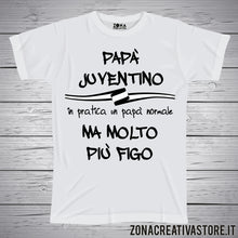 Carica l'immagine nel visualizzatore di Gallery, T-shirt festa del papà PAPA' JUVENTINO IN PRATICA UN PAPA' NORMALE MA MOLTO PIU' FIGO