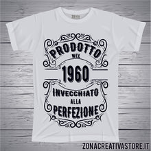 Carica l'immagine nel visualizzatore di Gallery, T-shirt per festa di compleanno PRODOTTO NEL 1960 INVECCHIATO ALLA PERFEZIONE