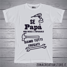 Carica l'immagine nel visualizzatore di Gallery, T-shirt festa del papà SE PAPA' NON RIESCE A RIPARARLO