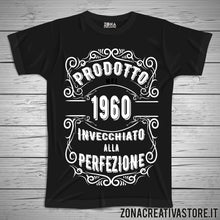 Carica l'immagine nel visualizzatore di Gallery, T-shirt per festa di compleanno PRODOTTO NEL 1960 INVECCHIATO ALLA PERFEZIONE