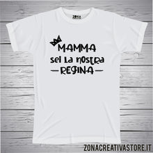 Carica l'immagine nel visualizzatore di Gallery, T-shirt MAMMA SEI LA NOSTRA REGINA
