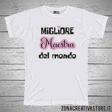 Carica l'immagine nel visualizzatore di Gallery, T-shirt scuola e maestra MIGLIORE MAESTRA DEL MONDO