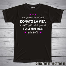 Carica l'immagine nel visualizzatore di Gallery, T-shirt MAMMA UN GIORNO TU MI HAI DONATO LA VITA