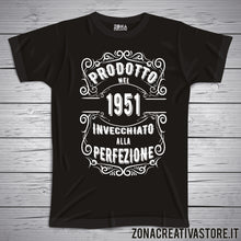 Carica l'immagine nel visualizzatore di Gallery, T-shirt per festa di compleanno PRODOTTO NEL 1951 INVECCHIATO ALLA PERFEZIONE