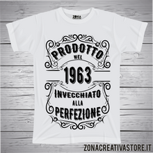 Carica l'immagine nel visualizzatore di Gallery, T-shirt per festa di compleanno PRODOTTO NEL 1963 INVECCHIATO ALLA PERFEZIONE