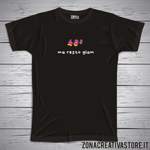 Carica l&#39;immagine nel visualizzatore di Gallery, T-shirt 40° MA RESTO GLAM