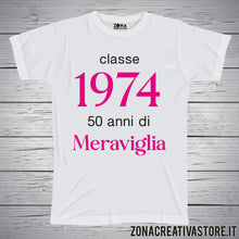 Carica l&#39;immagine nel visualizzatore di Gallery, T-shirt per festa di compleanno CLASSE 1974 rosa