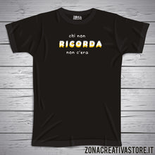Carica l&#39;immagine nel visualizzatore di Gallery, T-shirt CHI NON RICORDA NON C&#39;ERA