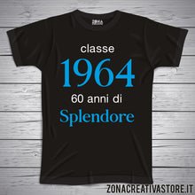 Carica l&#39;immagine nel visualizzatore di Gallery, T-shirt per festa di compleanno CLASSE 1964