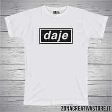 Carica l'immagine nel visualizzatore di Gallery, T-shirt divertente con frase in dialetto romano Daje Oasis