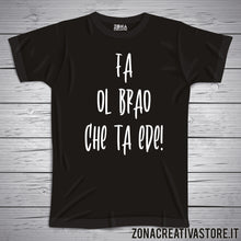 Carica l&#39;immagine nel visualizzatore di Gallery, T-shirt divertente con frase in dialetto Fa ol brao che ta ede!