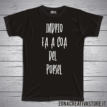 Carica l&#39;immagine nel visualizzatore di Gallery, T-shirt divertente con frase in dialetto veneto indrio fa a coa del porsel