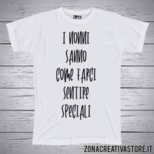 Carica l&#39;immagine nel visualizzatore di Gallery, T-shirt con frasi sui nonni I NONNI SANNO COME FARCI SENTIRE SPECIALI