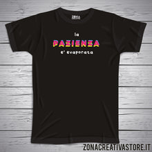 Carica l&#39;immagine nel visualizzatore di Gallery, T-shirt LA PAZIENZA E&#39; EVAPORATA