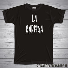 Carica l&#39;immagine nel visualizzatore di Gallery, T-shirt divertente con frase in dialetto milanese La cadrega