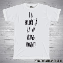 Carica l&#39;immagine nel visualizzatore di Gallery, T-shirt con frasi sui nonni LA FELICITA&#39; HA UN NOME NONNI