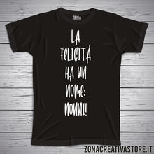 Carica l&#39;immagine nel visualizzatore di Gallery, T-shirt con frasi sui nonni LA FELICITA&#39; HA UN NOME NONNI