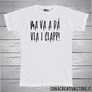 T-shirt divertente con frase in dialetto milanese Ma va a dà via i ciapp!