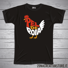 Carica l'immagine nel visualizzatore di Gallery, T-shirt divertente con frase in dialetto bergamasco Pel De Poia Gallina
