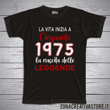 Carica l&#39;immagine nel visualizzatore di Gallery, T-shirt per festa di compleanno LA VITA INIZIA A 50 ANNI