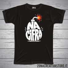 Carica l'immagine nel visualizzatore di Gallery, T-shirt divertente con frase in dialetto romano Na cifra