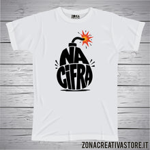 Carica l'immagine nel visualizzatore di Gallery, T-shirt divertente con frase in dialetto romano Na cifra