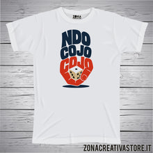 Carica l'immagine nel visualizzatore di Gallery, T-shirt divertente con frase in dialetto romano Ndo cojo cojo 1