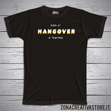 Carica l&#39;immagine nel visualizzatore di Gallery, T-shirt NON E&#39; HANGOVER E&#39; KARMA