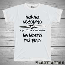 Carica l&#39;immagine nel visualizzatore di Gallery, T-shirt con frasi sui nonni NONNO ASCOLANO