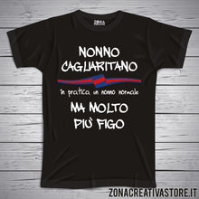 Carica l&#39;immagine nel visualizzatore di Gallery, T-shirt con frasi sui nonni NONNO CAGLIARITANO