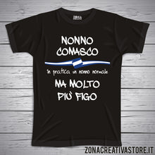 Carica l&#39;immagine nel visualizzatore di Gallery, T-shirt con frasi sui nonni NONNO COMASCO