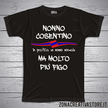 Carica l&#39;immagine nel visualizzatore di Gallery, T-shirt con frasi sui nonni NONNO COSENTINO