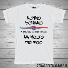 Carica l&#39;immagine nel visualizzatore di Gallery, T-shirt con frasi sui nonni NONNO DORIANO