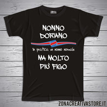 Carica l&#39;immagine nel visualizzatore di Gallery, T-shirt con frasi sui nonni NONNO DORIANO