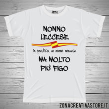 Carica l&#39;immagine nel visualizzatore di Gallery, T-shirt con frasi sui nonni NONNO LECCESE