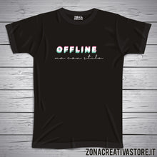 Carica l&#39;immagine nel visualizzatore di Gallery, T-shirt OFFLINE MA CON STILE