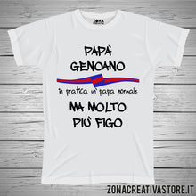 Carica l&#39;immagine nel visualizzatore di Gallery, T-shirt festa del papà PAPA&#39; GENOANO IN PRATICA UN PAPA&#39; NORMALE MA MOLTO PIU&#39; FIGO