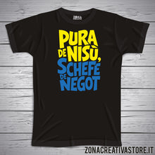 Carica l'immagine nel visualizzatore di Gallery, T-shirt divertente con frase in dialetto bergamasco Pura de nisù, schefe de negot