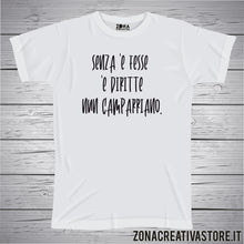 Carica l'immagine nel visualizzatore di Gallery, T-shirt divertente con frase in dialetto napoletano Senza ‘e fesse ‘e diritte nun camparriano