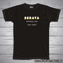 Carica l&#39;immagine nel visualizzatore di Gallery, T-shirt SERATA INIZIATA CON &quot;UNO SOLO&quot;