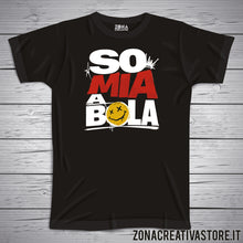 Carica l'immagine nel visualizzatore di Gallery, T-shirt divertente con frase in dialetto bergamasco So mia a bola