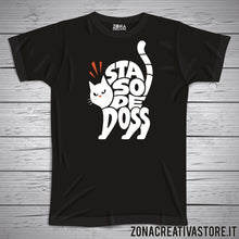 Carica l'immagine nel visualizzatore di Gallery, T-shirt divertente con frase in dialetto bergamasco Sta so de doss