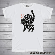Carica l'immagine nel visualizzatore di Gallery, T-shirt divertente con frase in dialetto bergamasco Sta so de doss