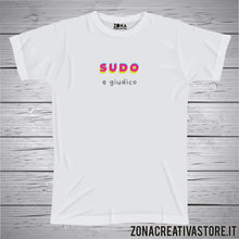 Carica l&#39;immagine nel visualizzatore di Gallery, T-shirt SUDO E GIUDICO