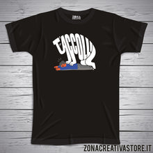 Carica l'immagine nel visualizzatore di Gallery, T-shirt divertente con frase in dialetto romano T'accoli